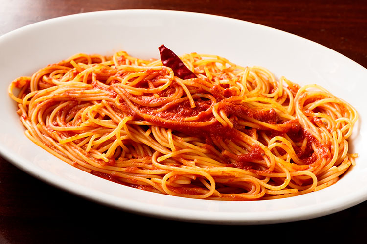 スパゲッティ ニンニク赤唐辛子のトマトソース